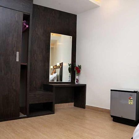 Hotel Vinayak Lifestyle Hotels Lucknow Esterno foto