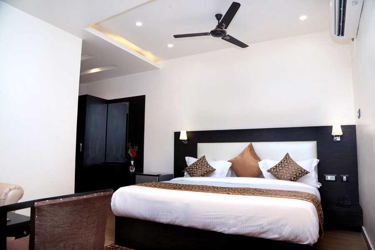 Hotel Vinayak Lifestyle Hotels Lucknow Esterno foto