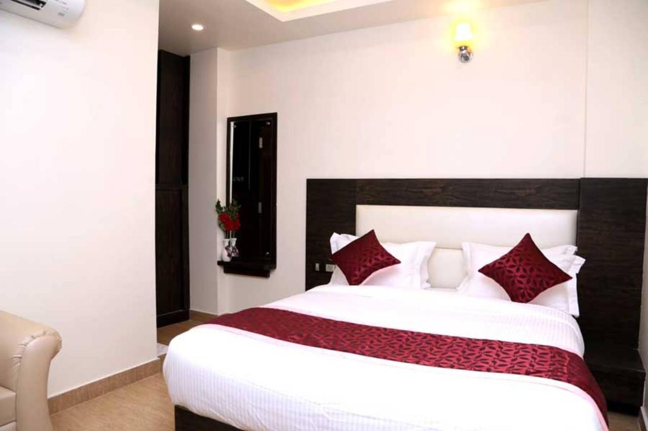 Hotel Vinayak Lifestyle Hotels Lucknow Esterno foto