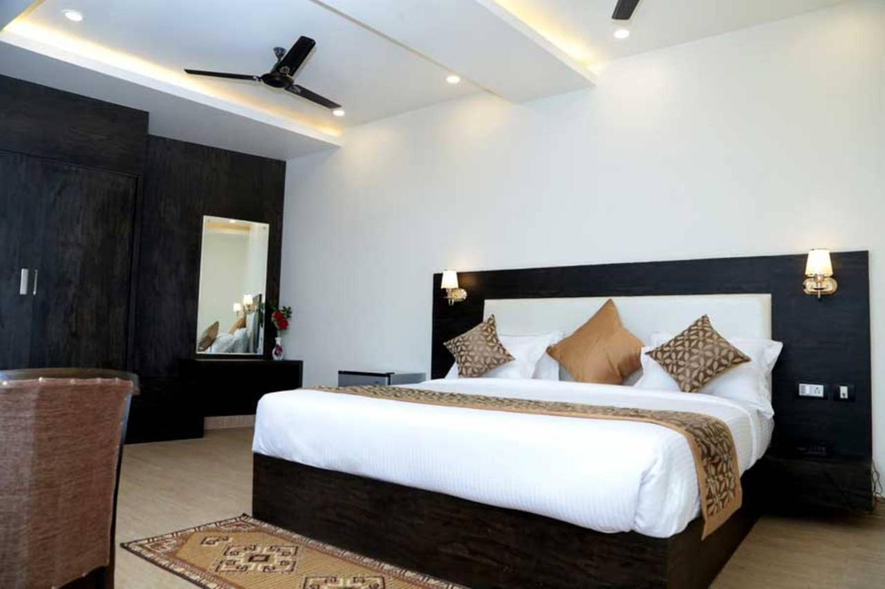 Hotel Vinayak Lifestyle Hotels Lucknow Esterno foto